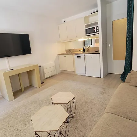 Cozy Studio With Balcony And Shared Pool Appartamento Saint-Raphaël
