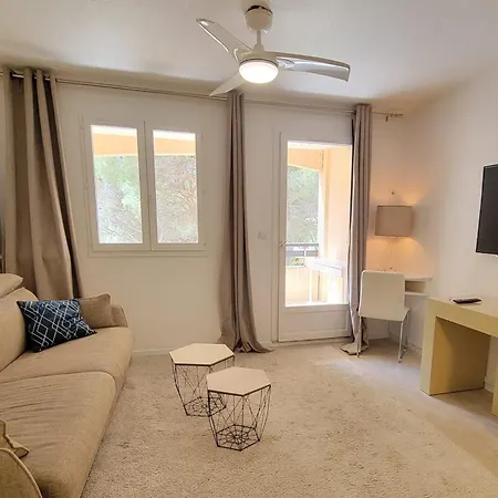 Cozy Studio With Balcony And Shared Pool Saint-Raphael (Var)