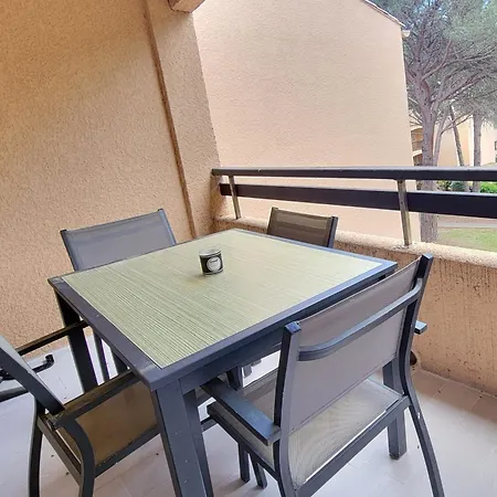Cozy Studio With Balcony And Shared Pool * Saint-Raphael (Var)