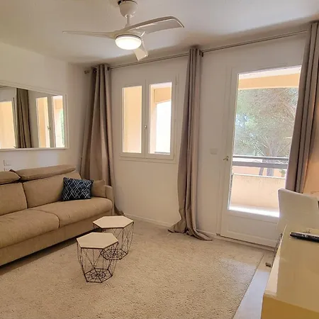 Cozy Studio With Balcony And Shared Pool Apartment *